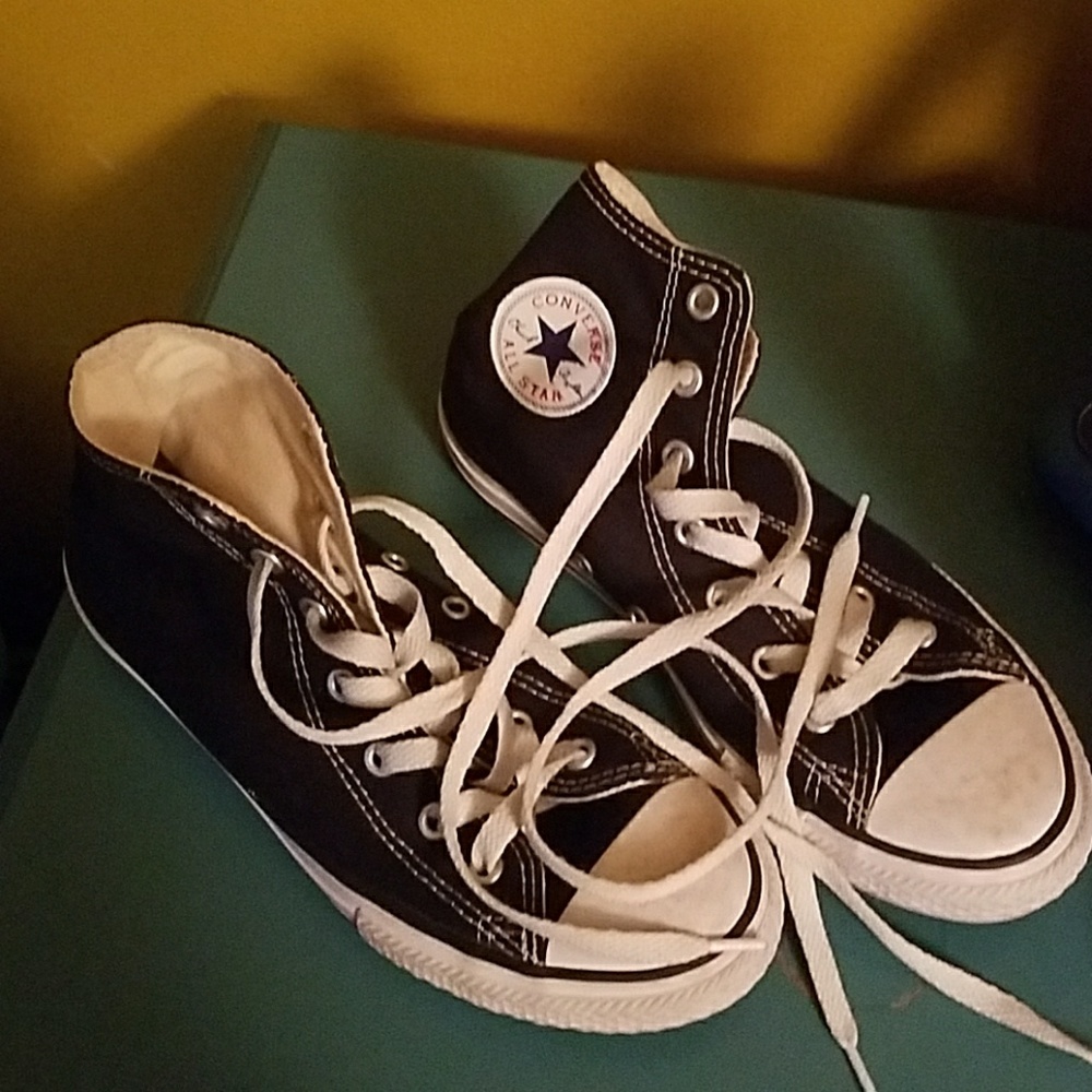Black converse shoes